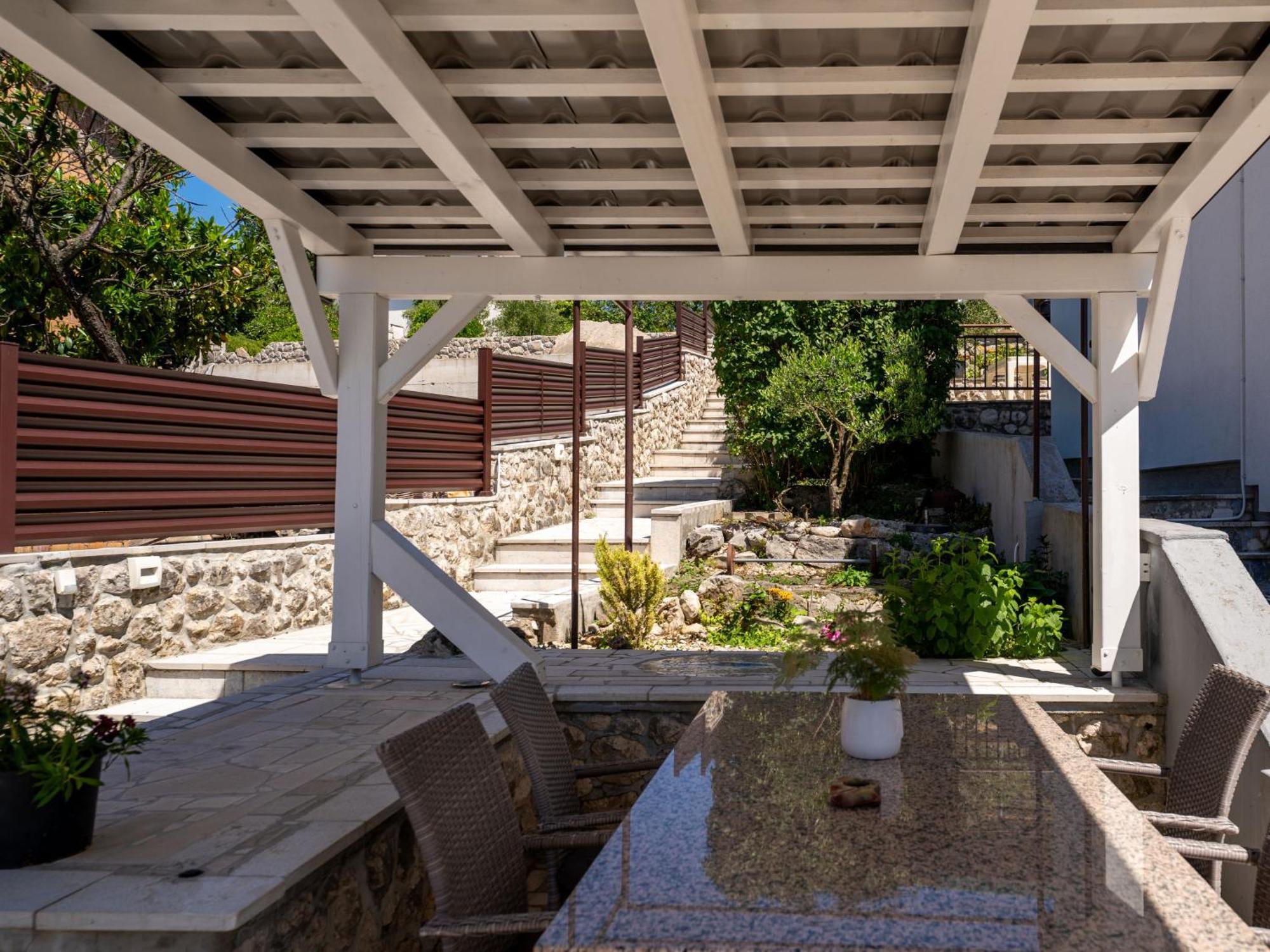 Apartment Albaneze By Interhome Njivice Luaran gambar